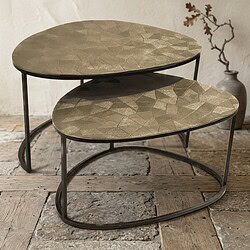 Houten salontafels met metalen frame Moderne houten salontafels met metalen frame, perfect voor een stijlvolle woonkamer. Duurzaam en elegant design, ideaal voor woondecoratie en functioneel gebruik.