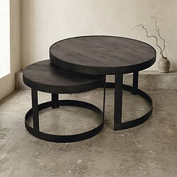 Moderne zwarte houten bijzettafels met ronde bladen en metalen frame, perfect voor woonkamer of lounge.