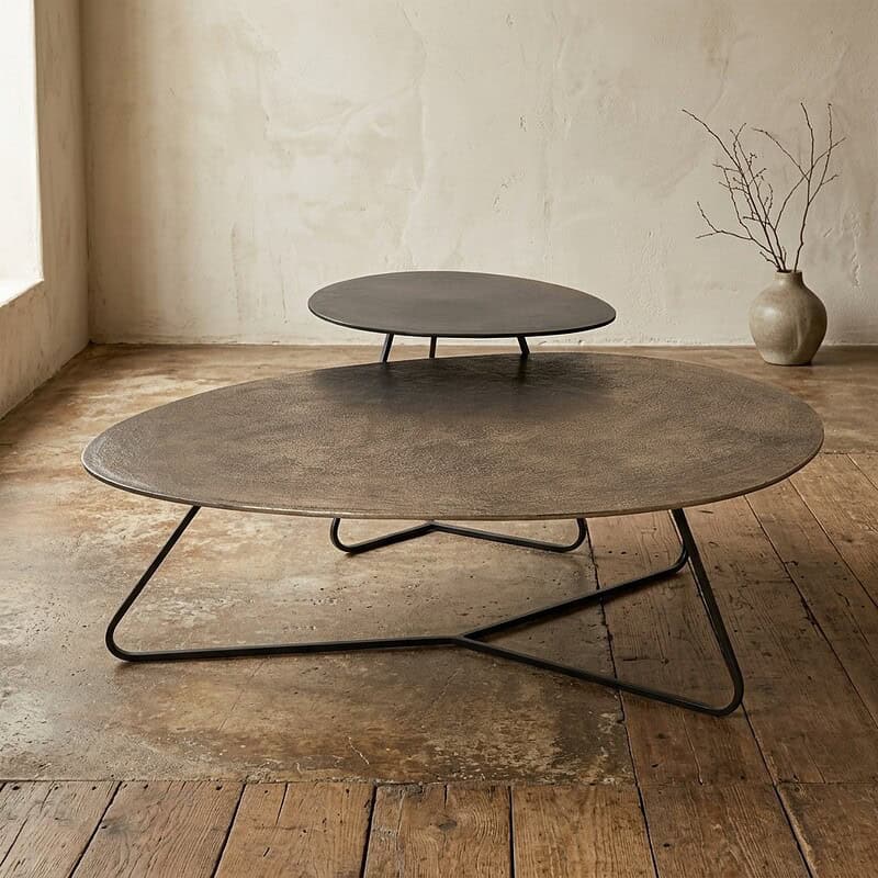 Moderne houten salontafels met metalen onderstel, perfect voor een stijlvolle woonkamer. Handgemaakt en duurzaam design, ideaal voor gezellige zithoeken en interieuraccenten.