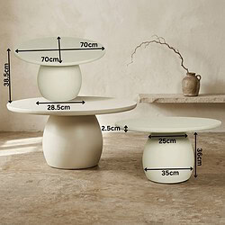 Mokana meubelen - Moderne bijzettafels set Ein modernes Set aus zwei Beistelltischen von Mokana, mit klaren, minimalistischen Designs und natürlichen Oberflächen – ideal für ein stilvolles Wohnzimmer oder eine Lounge.