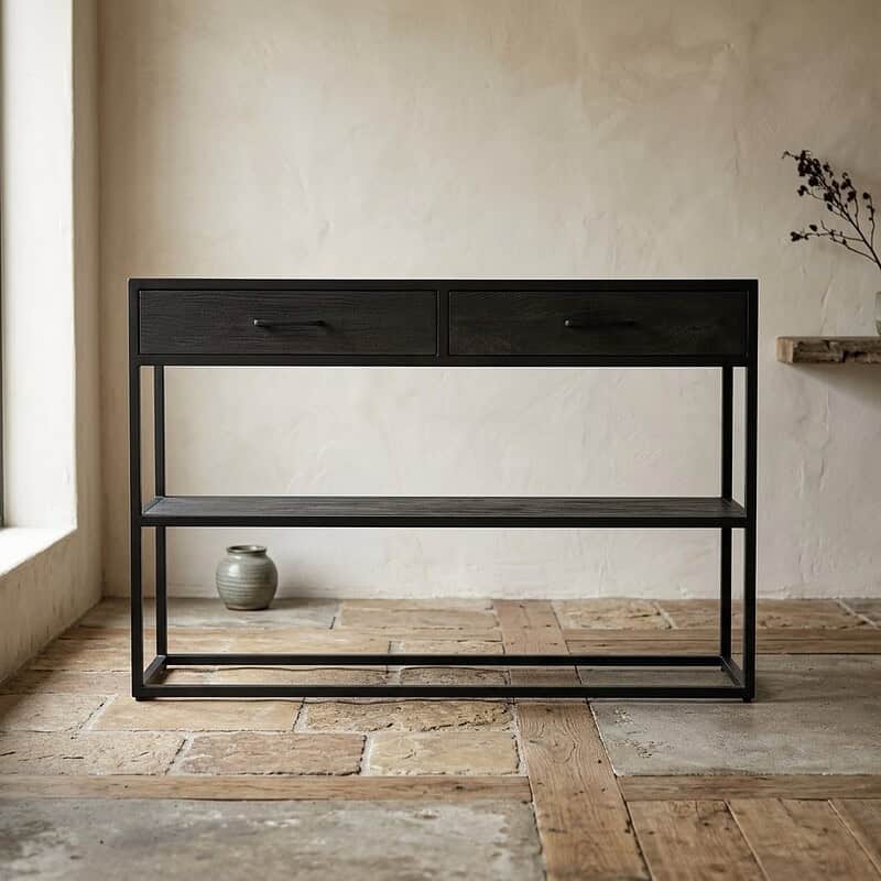 Modern zwart metalen console tafel met opberglades Strakke zwarte metalen console tafel met twee opberglades en open onderruimte, perfect voor modern interieur en opbergruimte.