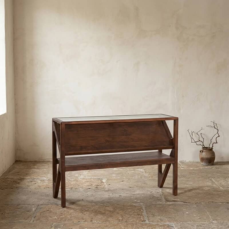 Houten console tafel met open vakken Elegante houten console tafel met open vakken, perfect voor woonkamer of hal, gemaakt van hoogwaardig massief hout, modern en functioneel design.