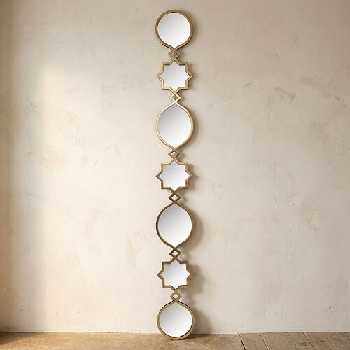 Mokana Meubelen spiegelwand Elegante houten spiegelwand met geometrische vormen, perfect voor moderne interieurs en decoratie. Handgemaakt en duurzaam, voegt stijl en functionaliteit toe aan elke ruimte.