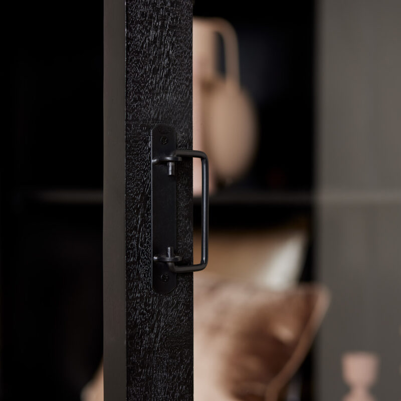 Vitrine Boaz, schwarz, Mangoholz, Seitenansicht, mit zwei Schubladen und vier Türen