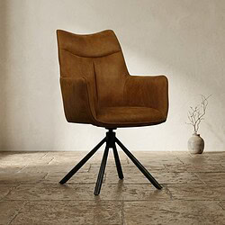 Luxe Mokana fauteuil met zachte bekleding en houten poten, perfect voor moderne woonruimtes.