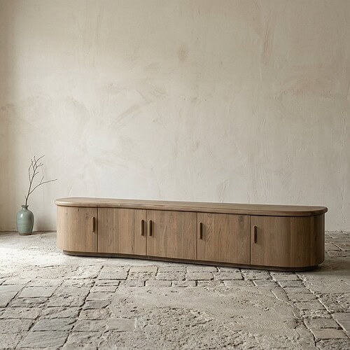 Elegant houten tv-meubel van Mokana Meubelen met een modern design, perfect voor een stijlvolle woonkamer. Gemaakt van hoogwaardig hout, biedt ruime opbergruimte en een strakke uitstraling.