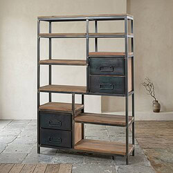 Houten en metalen industriële boekenkast Industriële boekenkast met houten planken en metalen frame, perfect voor vintage en moderne interieurstijlen.