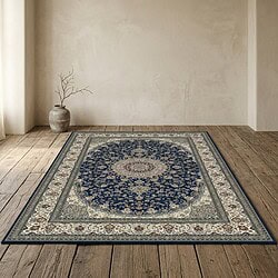 Traditioneller blauer Teppich mit detailreichen Mustern, perfekt für das Wohn- oder Esszimmer, aus hochwertigem Material gefertigt, das Langlebigkeit und Stil vereint.