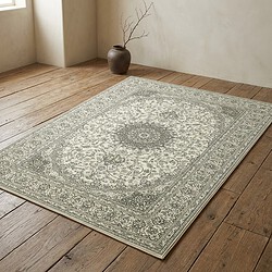 Ein eleganter, klassischer Teppich mit detailreichem Muster und neutralen Farbtönen – perfekt für ein stilvolles Wohnzimmer.