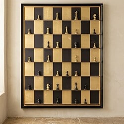 Unieke schaakbordkast met houten schaakstukken, perfect voor interieurdecoratie en strategische spelletjes. Handgemaakt meubelstuk met een moderne uitstraling, ideaal voor elke woonkamer of speelhoek.