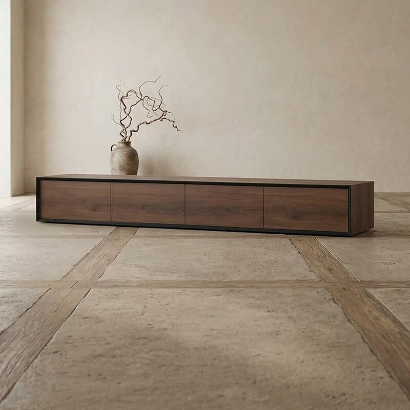 Modern houten tv-meubel met strakke lijnen en opbergruimte, perfect voor een eigentijdse woonkamer.
