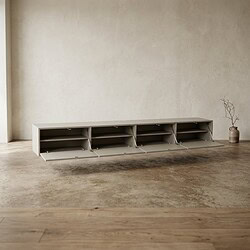 Moderne witte schoenenkast met open vakken, perfect voor opbergruimte en organisatie in de hal of woonkamer. Strakke en functionele meubelstijl voor een opgeruimd interieur.